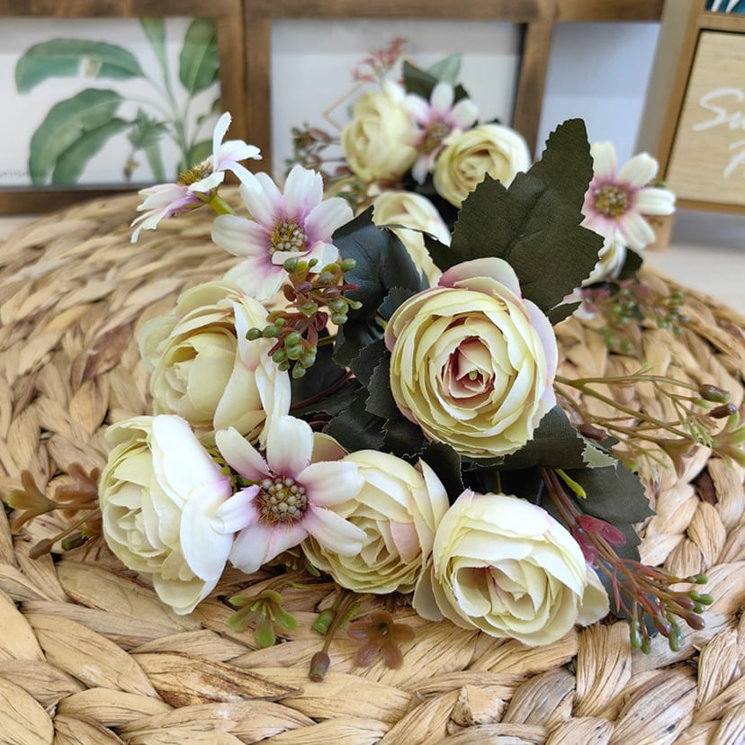 Искусственные цветы в Салавате | Цветы искусственные «Камелии с мелкоцветом», сиренево-молочные, букет