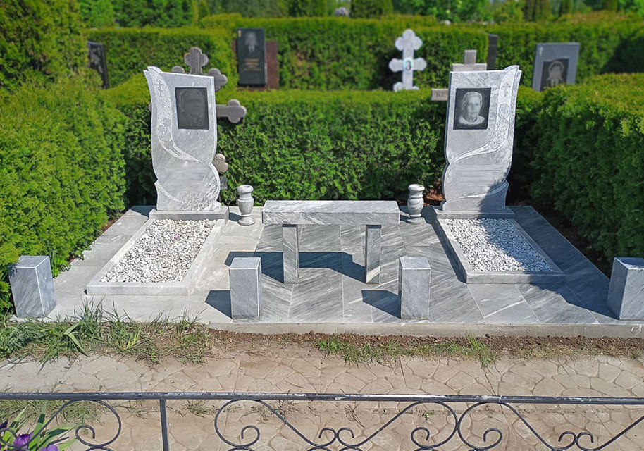 Мраморные памятники